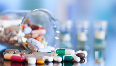 Entenda os riscos da automedicação e saiba como evitar intoxicações