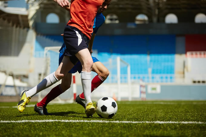 Atletas de final de semana: futebol só aos domingos pode matar 