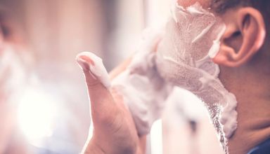 Como barbear pele sensível sem irritá-la veja 4 dicas!